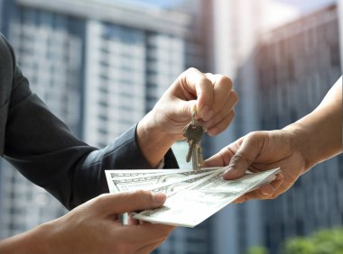 Emlak ticaret, el insanlar diğer dolar ödüyoruz