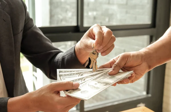 Ev iş kavramları, alıcı ve satıcı Doları para ver, Satıyoruz