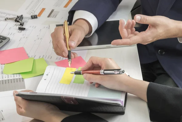 Geschäftskonzepte, das Management führt die Sekretärin aus — Stockfoto