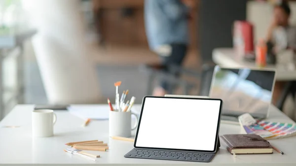 Locais Trabalho Públicos Contemporâneos Com Computadores Portáteis Equipamento Escritório — Fotografia de Stock