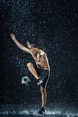 Futbolcu su damlaları