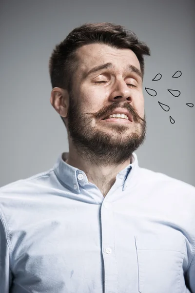 O homem chorando com lágrimas no rosto closeup — Fotografia de Stock