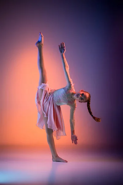 Современный балетный танцор — стоковое фото