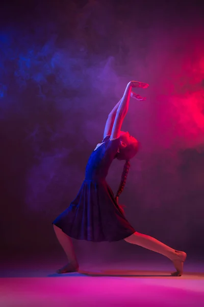 十代の現代バレエ ダンサー — ストック写真