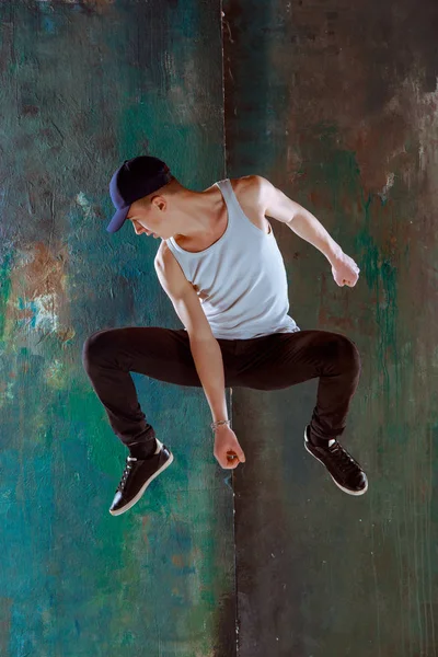 De man die dansen hip hop choreografie — Stockfoto