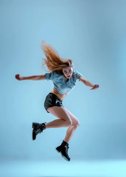 Attractive girl dancing twerk in the studio — Stock Photo, Image