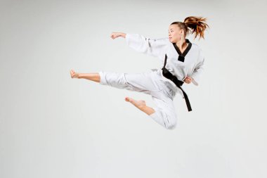 Siyah kuşak karate kızla