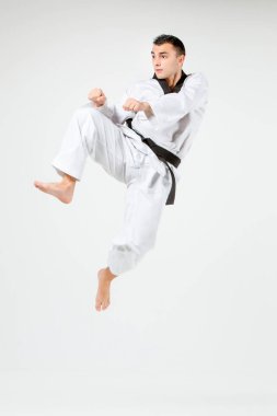 Siyah kuşak karate adamla