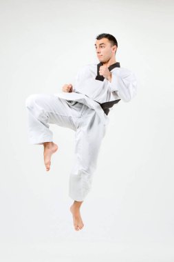 Siyah kuşak karate adamla