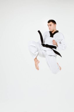Siyah kuşak karate adamla