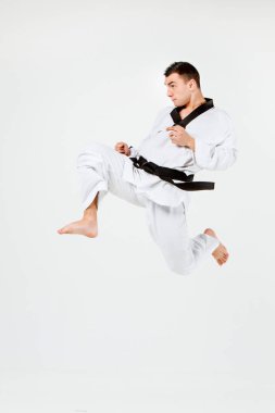 Siyah kuşak karate adamla