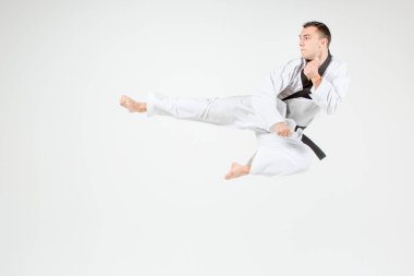Siyah kuşak karate adamla