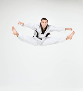 Siyah kuşak karate adamla