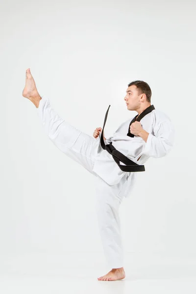Karatemannen med svart belte. – stockfoto