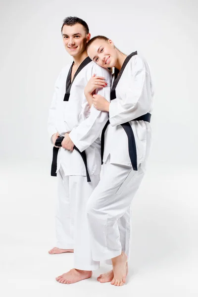 Karate kız ve erkek siyah bantlar ile — Stok fotoğraf