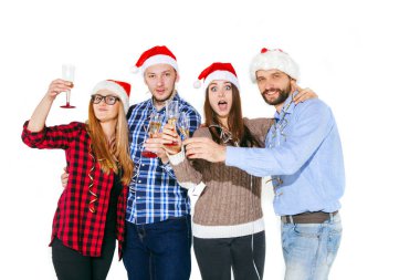 Birçok genç kadın ve erkek Noel partisinde içme