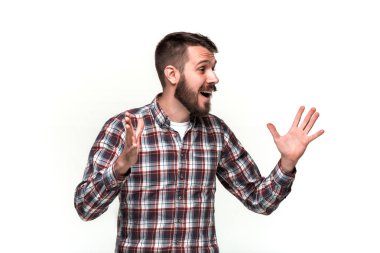 Sağ tarafta arayan genç adam