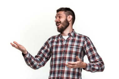 Sol tarafta arayan genç adam