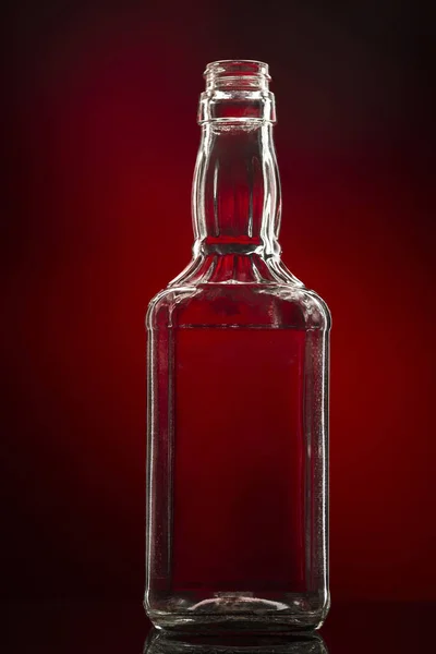 Leere farblose Glasflasche — Stockfoto