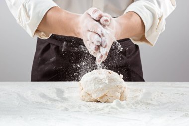 Ellerin hamuru yoğurdu.