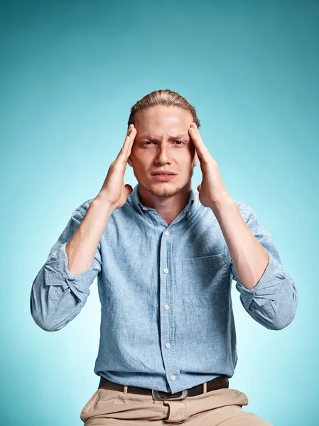 Zmęczony biznesmen ból głowy emocji — Zdjęcie stockowe