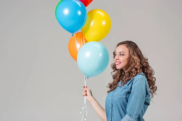 Flicka med massa färgglada ballonger — Stockfoto