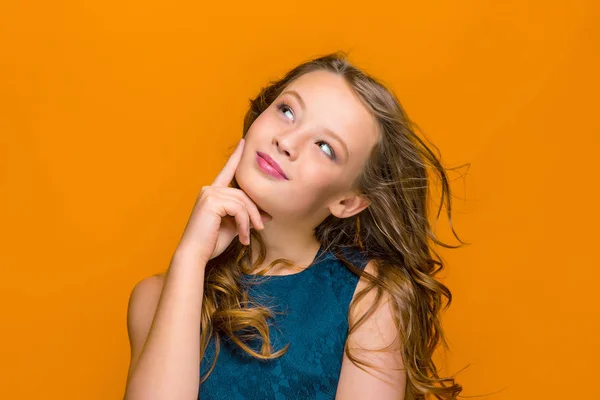 El rostro de la chica adolescente feliz —  Fotos de Stock