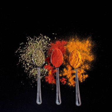 Otlar ve baharatlar seçimi - sağlıklı yemek yeme