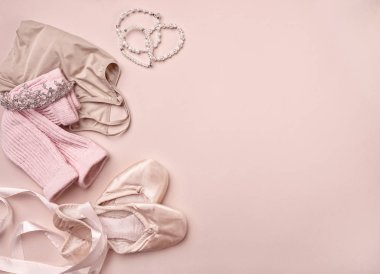 Vintage natürmort gül ve bale ayakkabıları