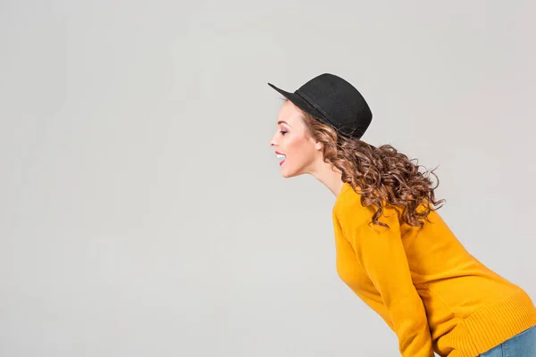 Profilen för flicka i hatt — Stockfoto