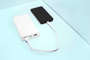 Güç banka ve cep telefonu