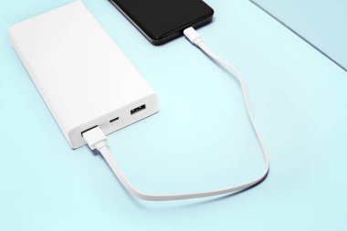 Güç banka ve cep telefonu