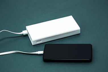 Güç banka ve cep telefonu