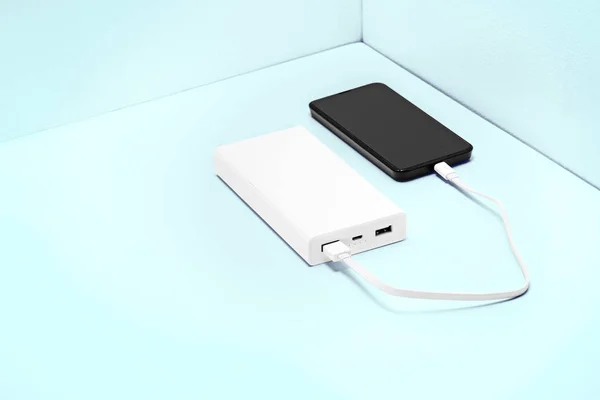Power bank and mobile phone — Stock Photo, Image