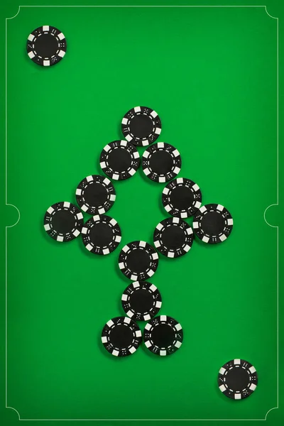 As fichas de poker em fundo verde — Fotografia de Stock