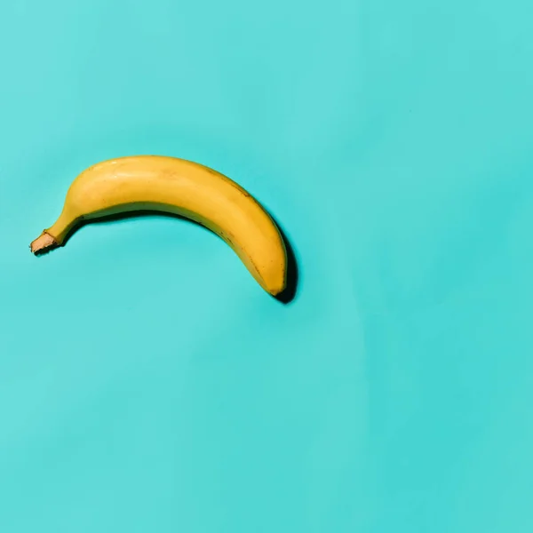 Jeden Čerstvý Banán Modrém Pozadí — Stock fotografie