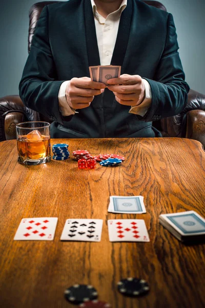 Gamblings, 음료 및 카드 놀이 대 한 칩 — 스톡 사진