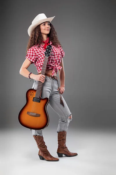 The cowgirl fashion woman over a gray background — Stock Photo, Image