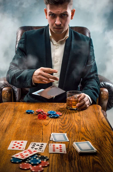Gamblings, 음료 및 카드 놀이 대 한 칩 — 스톡 사진