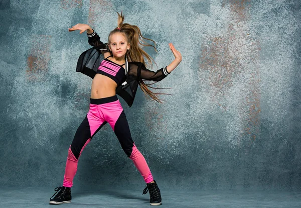 Young girl break dancing on wall background. — Stock Photo, Image