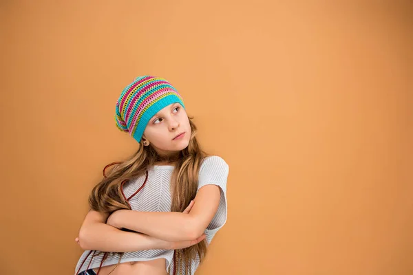 O rosto da menina adolescente triste — Fotografia de Stock