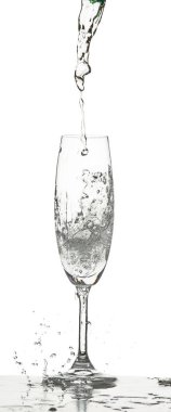 Cam beyaz zemin üzerine sıçramasına su