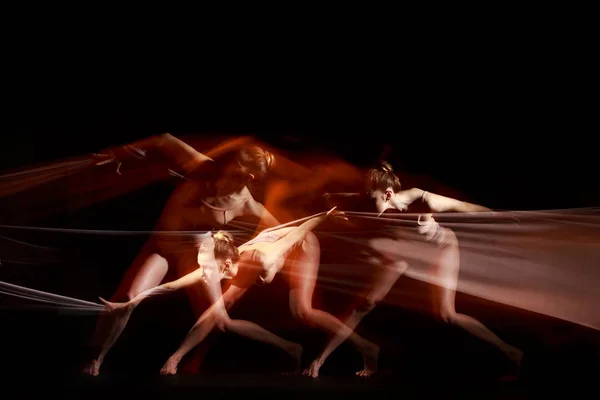 A dança sensual e emocional da bela bailarina — Fotografia de Stock