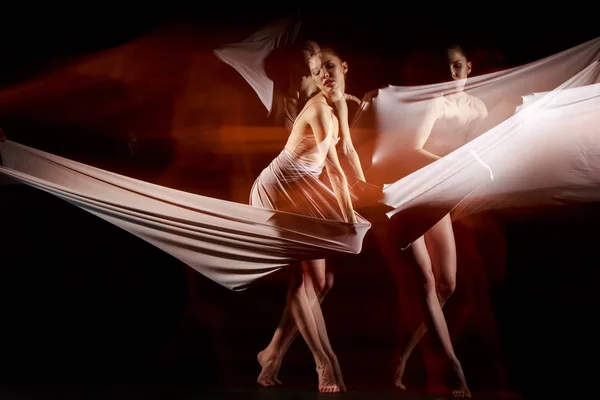 Zmysłowe i emocjonalne taniec pięknej baletnicy — Zdjęcie stockowe