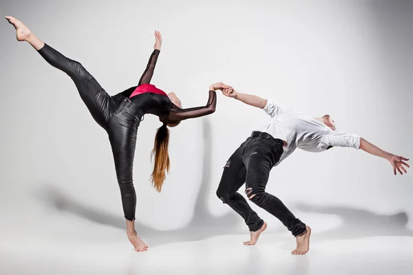 Twee mensen dansen — Stockfoto