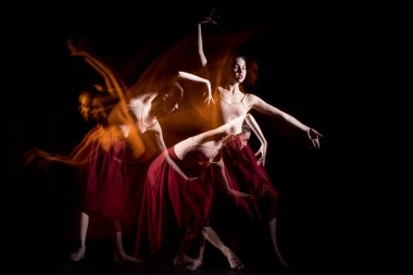 Güzel balerin şehvetli ve duygusal dans