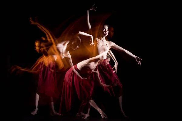 A dança sensual e emocional da bela bailarina — Fotografia de Stock