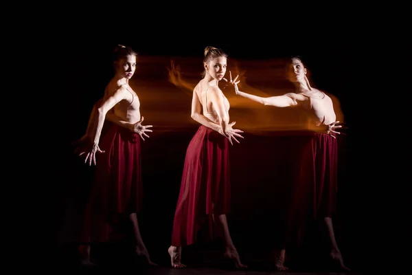 A dança sensual e emocional da bela bailarina — Fotografia de Stock