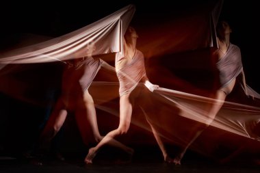 Güzel balerin şehvetli ve duygusal dans