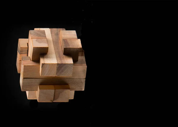 Das Holzpuzzle - Spiel mit Blöcken — Stockfoto